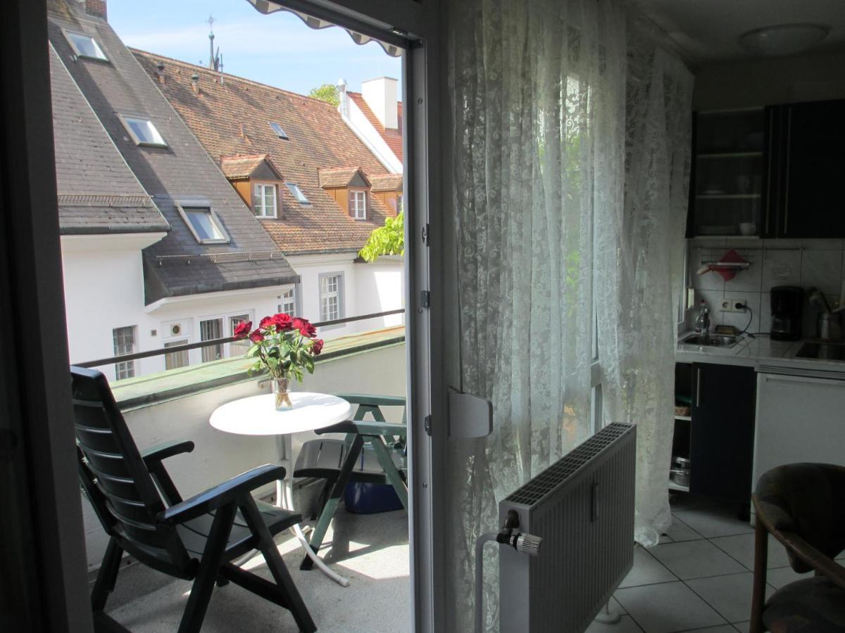 - Mitten In Apartment *